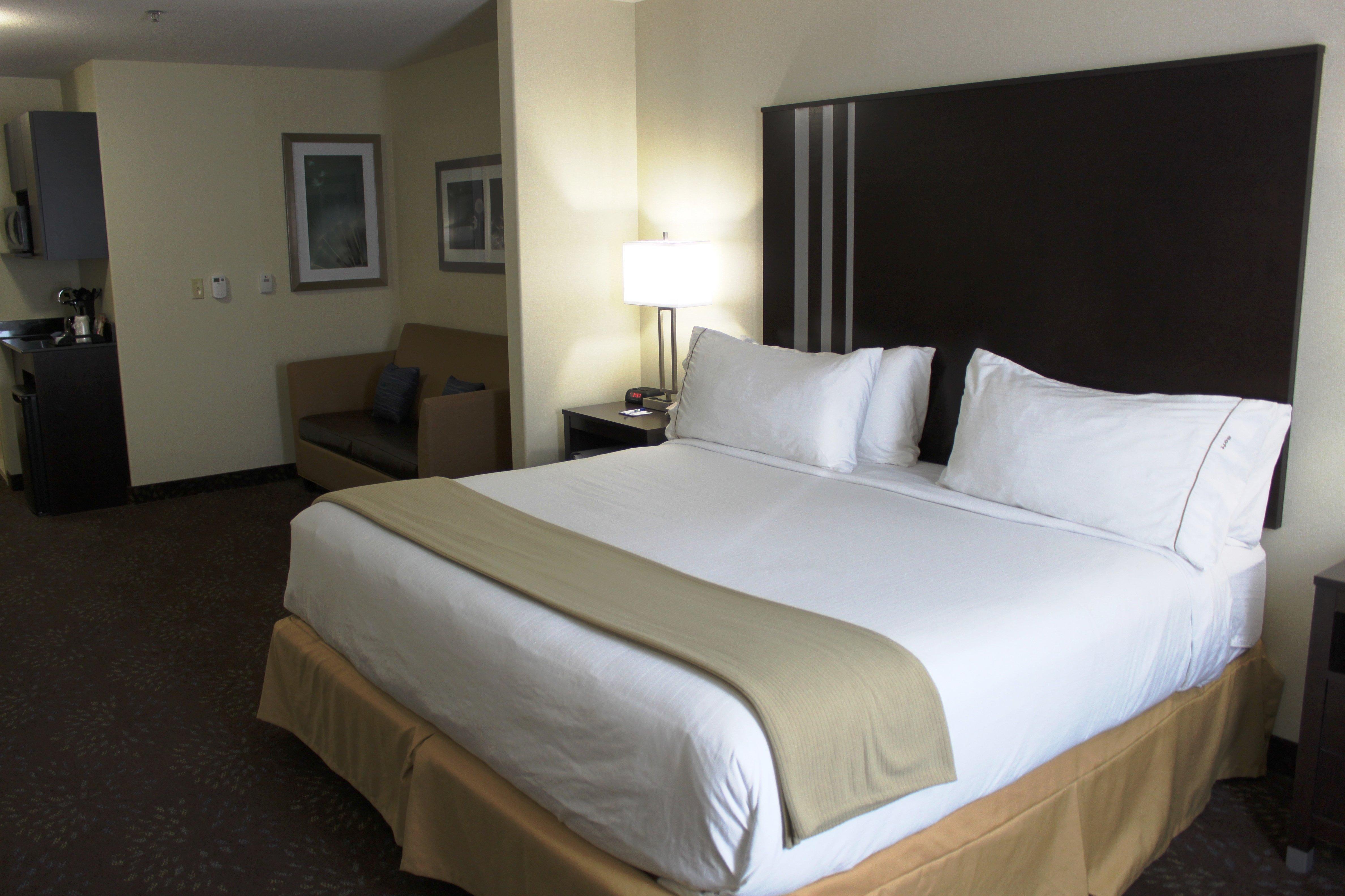 Holiday Inn Express Yorkton East By Ihg Exterior photo