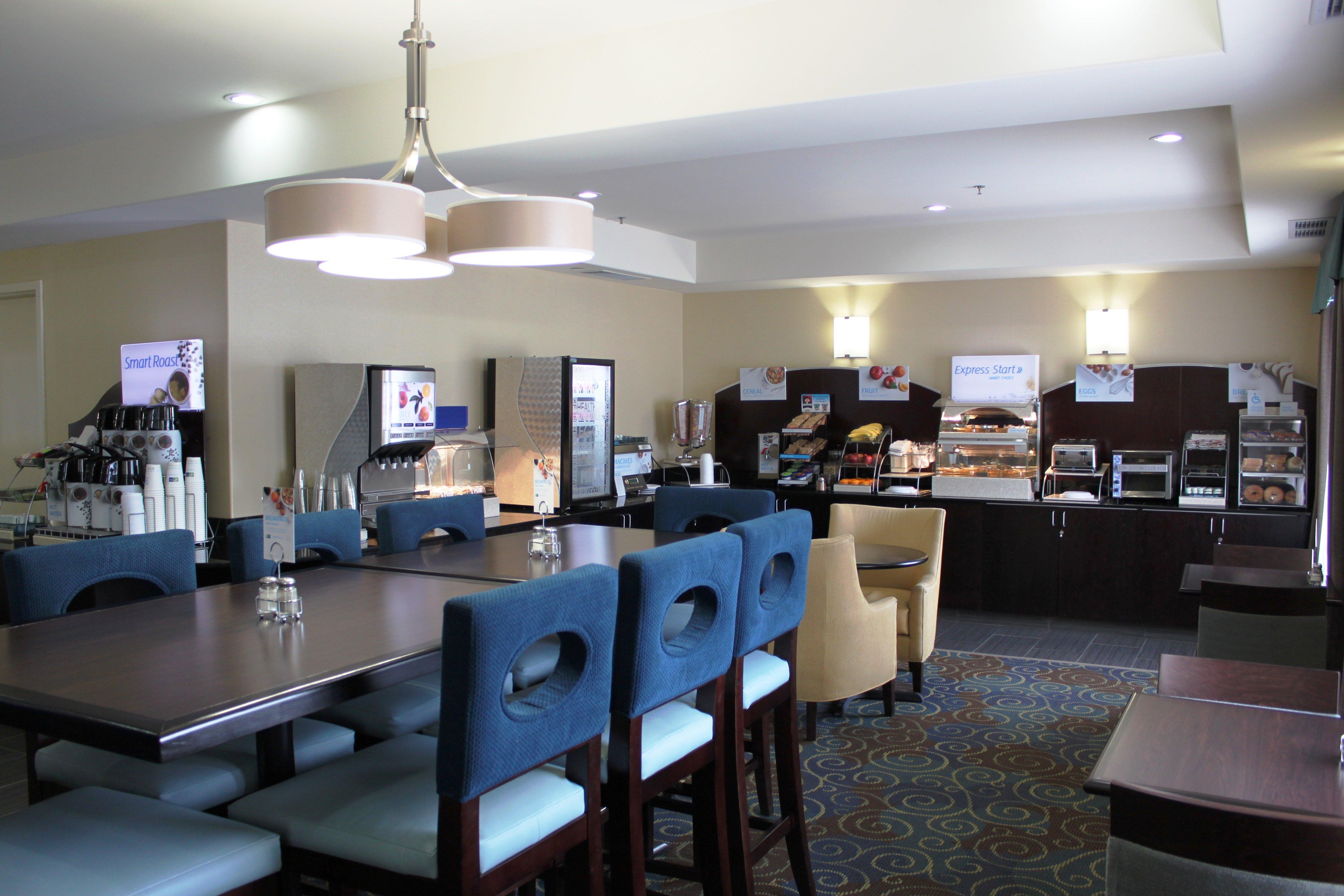 Holiday Inn Express Yorkton East By Ihg Exterior photo