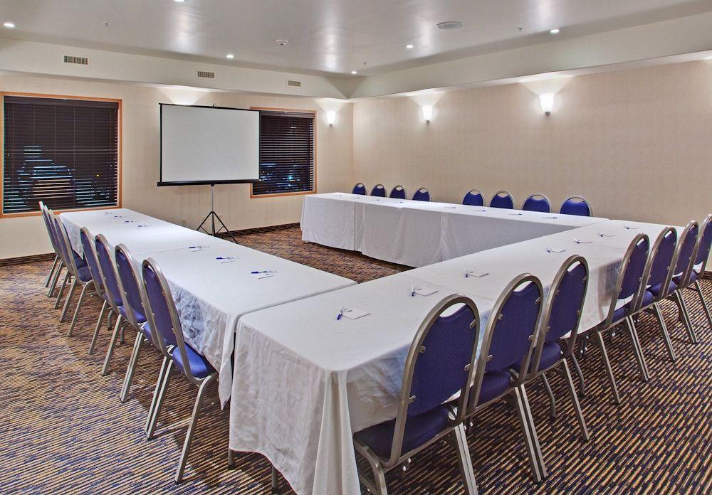 Holiday Inn Express Yorkton East By Ihg Exterior photo